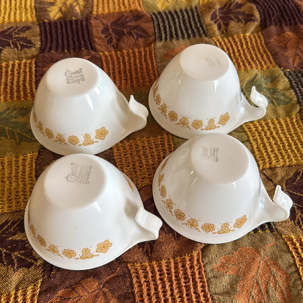 Corelle (4) hook handle stacking “Butterfly gold”.